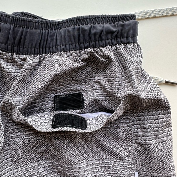 Vuori Kore Shorts. Men’s Small. Black and gray. - Picture 7 of 8